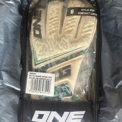 One Glove Soccer Gloves Junior Size 6