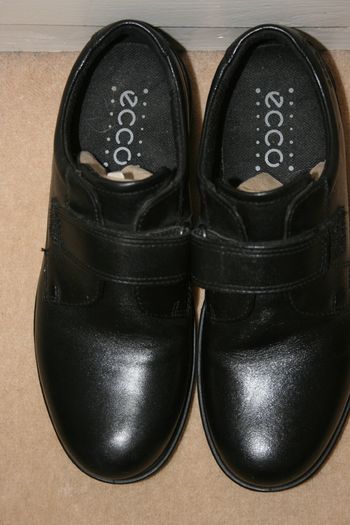Ecco Boys Black Leather Boys School Shoes Like New - Size 34 (U.K. 2)