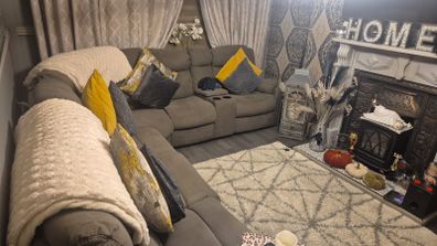 Corner sofa with recliner and 2-seater