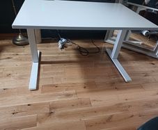electric height adjustable desk