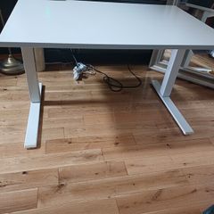 electric height adjustable desk