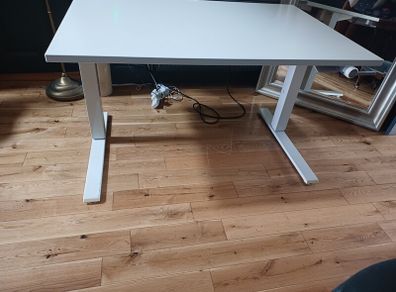 electric height adjustable desk