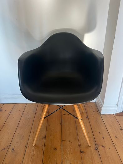 eames style chair