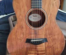Taylor GS mini KOA (suede strap and upgraded bone pegs))