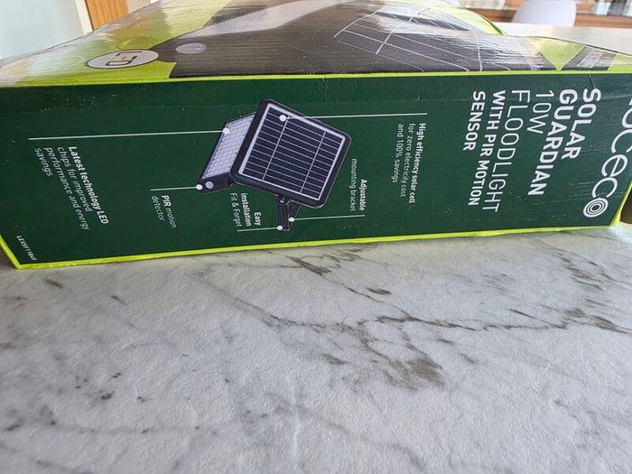 luceco solar floodlight