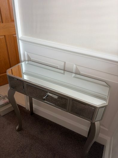 Vanity desk