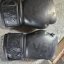 Punch Bag Everlast heavy bag and Venum gloves Image 5