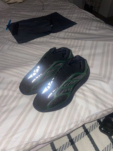 adidas Yeezy 700 V3 Alvah Black UK 9.5 / EU 44