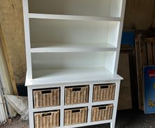Dresser unit with baskets