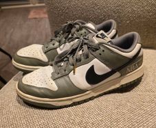 Nike Dunks size 8