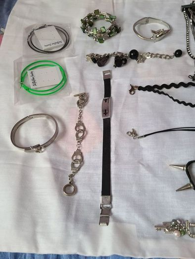 jewelleries 1 euro each or 50 euro for all