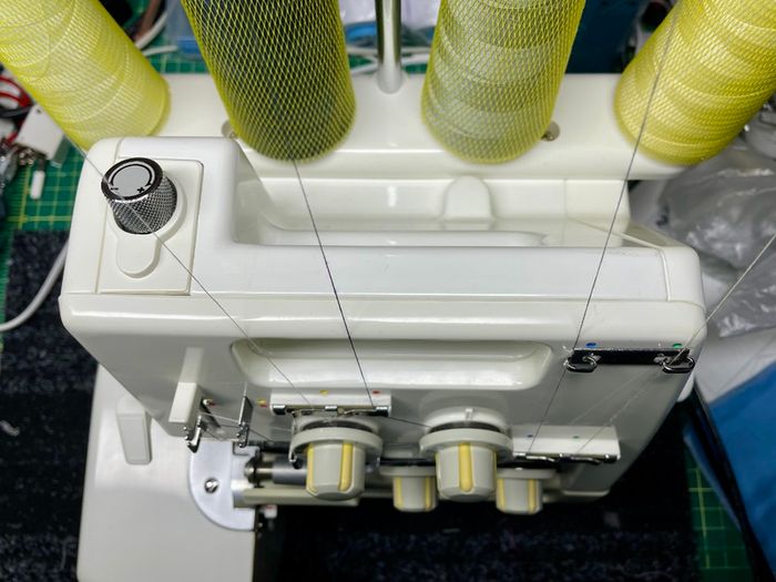 OVERLOCKER Sewing Machine - TOYOTA SL3335 - Just serviced - As new - All accessories included - Japanese quality made
