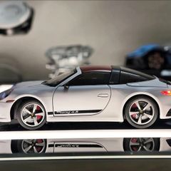 Porsche 911 Model Car