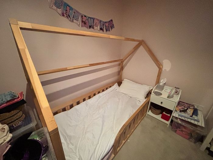 Toddler floor bed