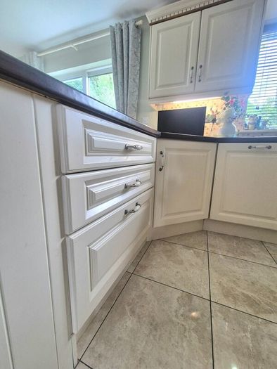 Kitchen & Dresser WITH appliances