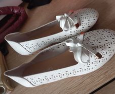 white flat shoes size UK 2