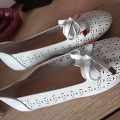 white flat shoes size UK 2