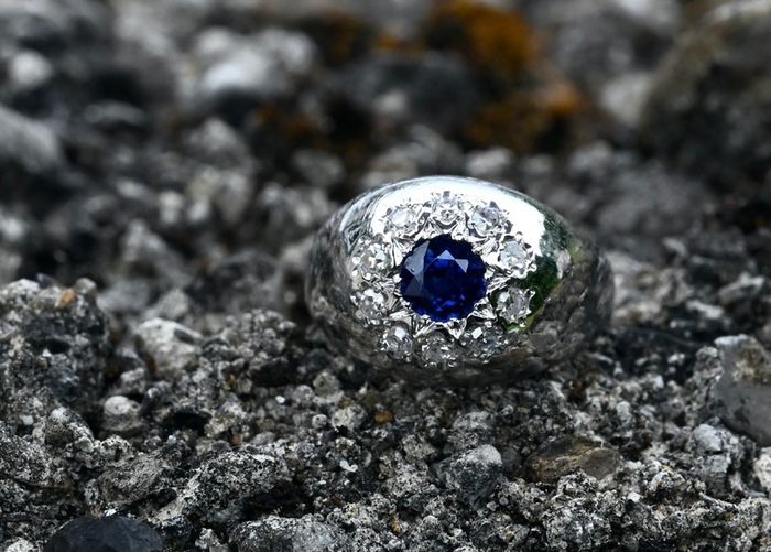 Vintage Ladies or Gents 1960s Sapphire & Diamond Ring