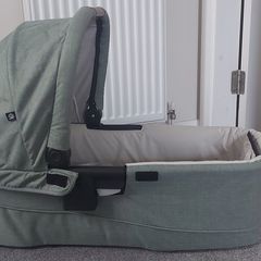 Joie bassinet