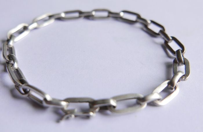 Vintage Sterling Silver Paperclip Chain Bracelet Features Elongated Rectangular Links and a Secure Box Clasp Closure. length 8" - 10,2g