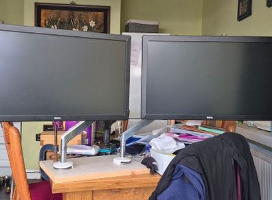 2 x Monitors on Arms