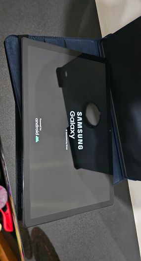 Complete Set Samsung Galaxy Tab A8 (32GB) + NCC Wireless Headphones + USB Plug & Charger + Protective Cover.