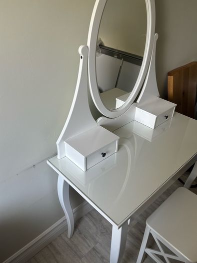 Dressing vanity table & stool