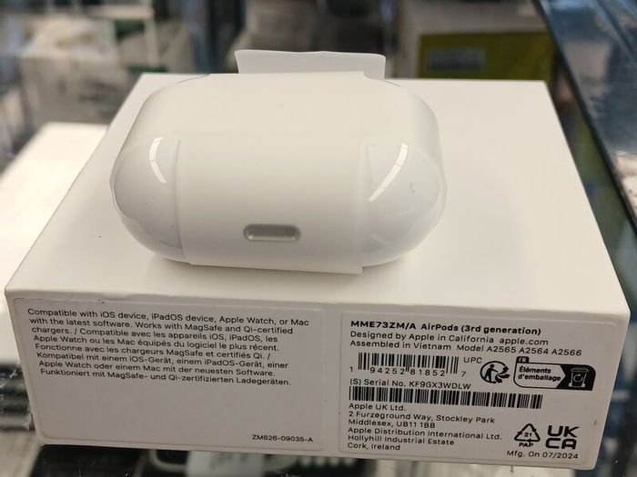 Apple AirPods (3rd Generation)  MME73ZM/A with MagSafe Wireless Charging Case