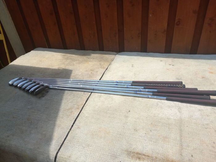 Dunlop golf irons. Right handed clubs