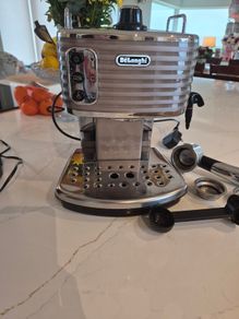 DeLonghi Scultura Espresso Coffee Machine and KG79 Grinder