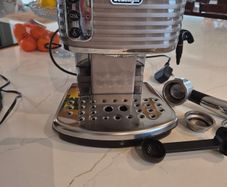 DeLonghi Scultura Espresso Coffee Machine and KG79 Grinder