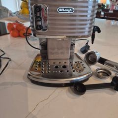 DeLonghi Scultura Espresso Coffee Machine and KG79 Grinder