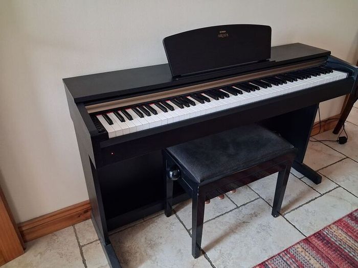 Yamaha Arius YPD-161 Digital Piano