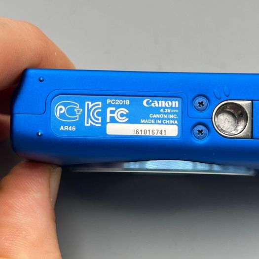 Canon IXUS 132 16MP Digital Camera Blue - Full Kit