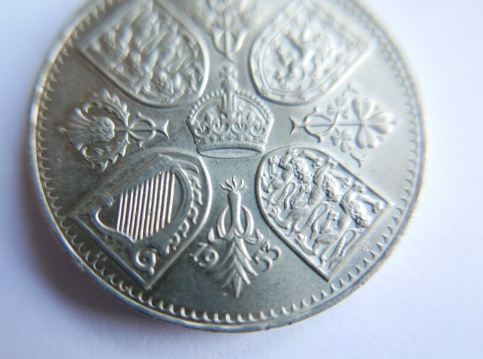 1953 Queen Elizabeth II Coronation Crown Royal Mint 5 Shilling Commemorative Coin