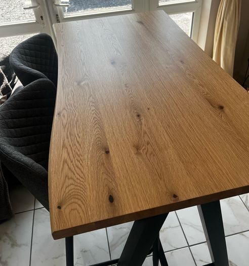 Breakfast Bar & Stools