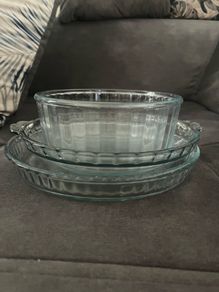 Set of 3 Pyrex dishes
