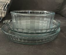 Set of 3 Pyrex dishes