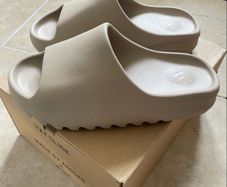 Yeezy Slide UK9 NEW