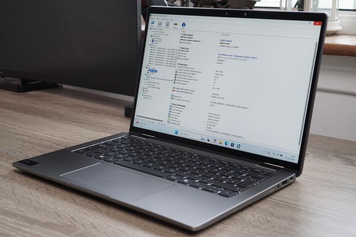 Dell Latitude 7350 2-in-1 | QHD+ 500nits | 16GB | Core Ultra 5 125U | 5G + eSIM