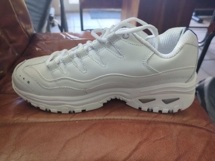 Sketchers low top