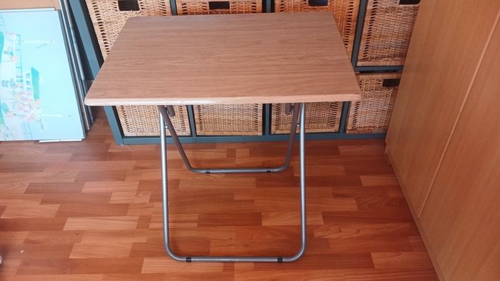 folding table