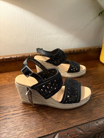 Black wedges - new