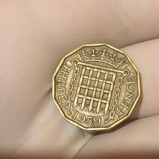 Elizabeth 3 pence x7