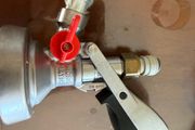Key keg coupler