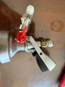 Key keg coupler
