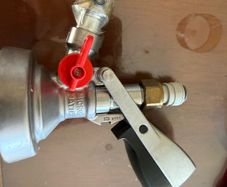Key keg coupler