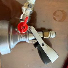 Key keg coupler