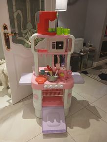Toy kitchen