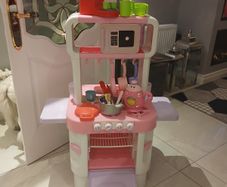 Toy kitchen